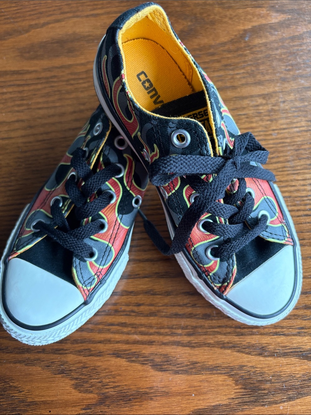 Rare flame design unisex Converse low top sneakers NWOT